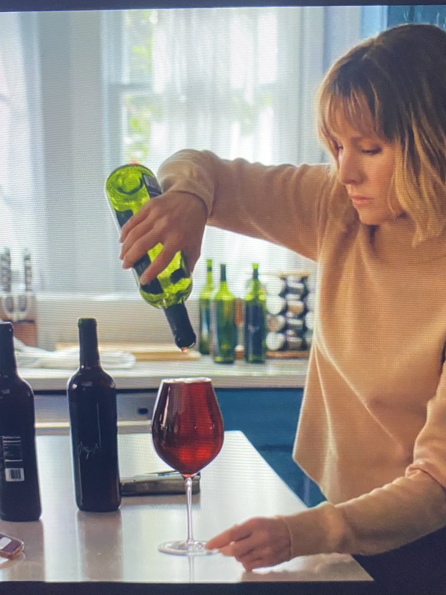 hbfarrells's tweet image. #TheWomanInTheHouse @KristenBell Fill it up! Wine Goals!