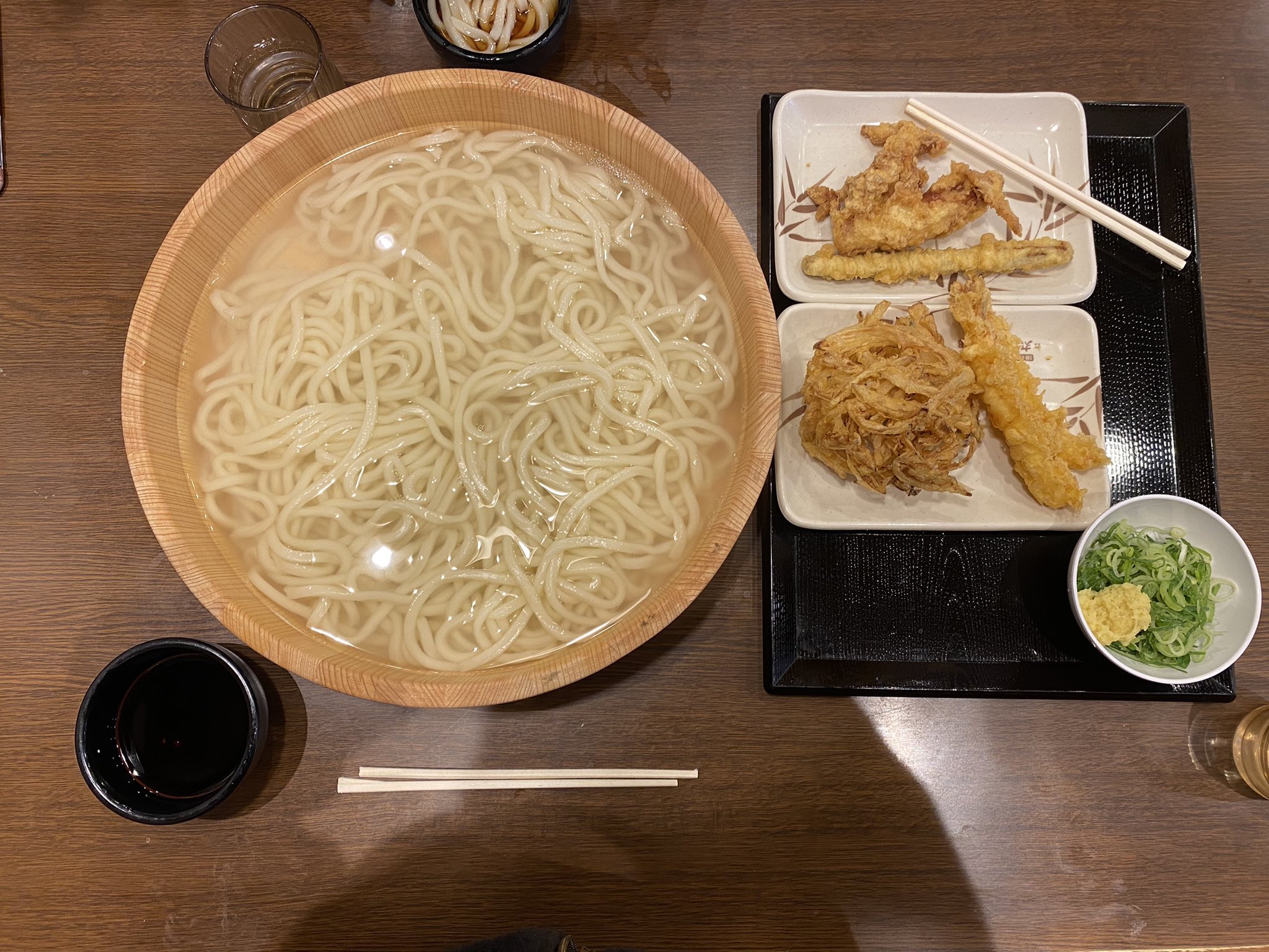 カタコリ 丸亀製麺の家族うどん初めて頼んだけど割とデカい コスパ良し T Co Ydlpxunpkj Twitter