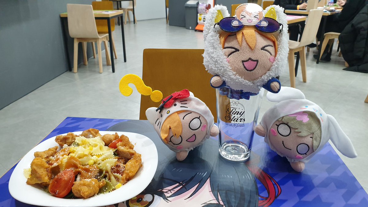 nesolove80's tweet photo. 今日のコラボカフェのメニューは...
限定メニューの #TinyStar のカップとサラダだにゃ>ω</
#やったにゃ凛ちゃん
#澁谷かのん
#唐可可
#旅する凛ちゃん https://t.co/FbgVAMQ2ld