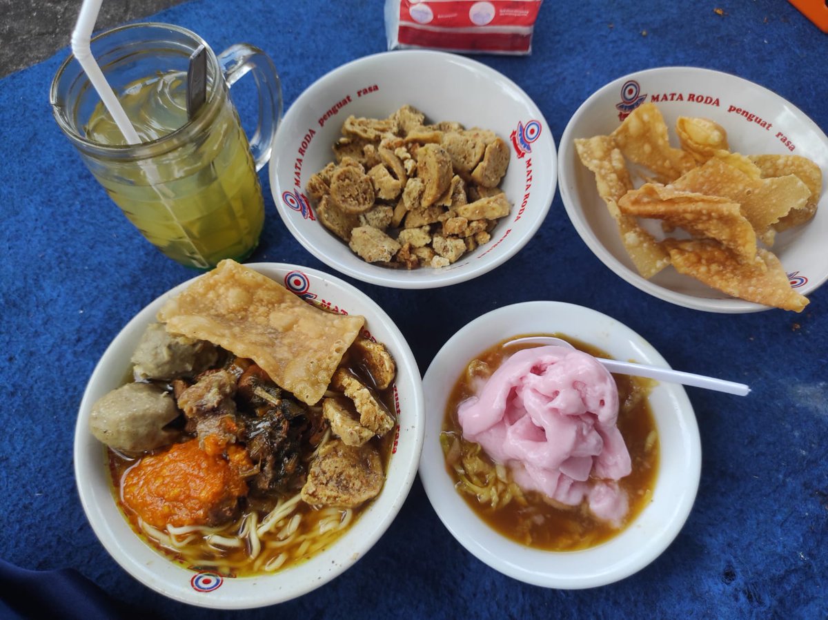 yulia_sc2's tweet photo. sabtu yg syahdu....  akhirnya sampe sini jg 🍜 @InfoMieAyamYK https://t.co/1oeenGQILU