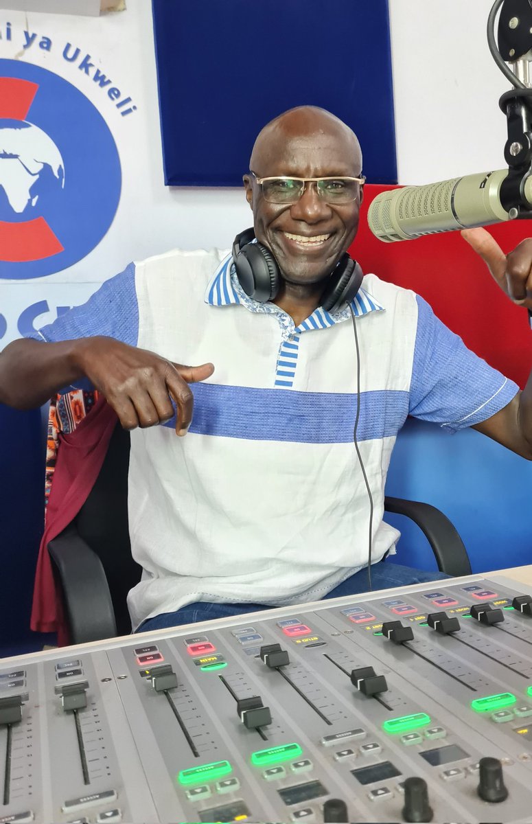 fredomachoka's tweet photo. Furaha ya wikendi ni kutegea #RogaRoga ndani ya @RadioCitizenFM from 10am-1pm. Where are you listening from? @GeorginaNjogu
#RhumbaDeepState #RogaRoga https://t.co/dXHdKuvI3h