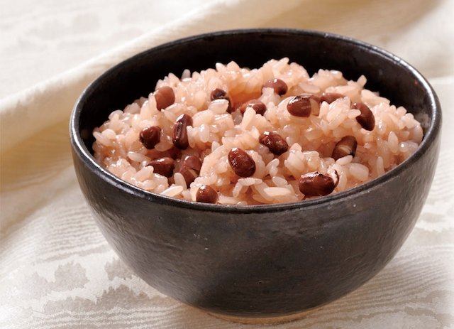 @Bunny23760213 お赤飯と言ってもち米を使ったご飯です。 