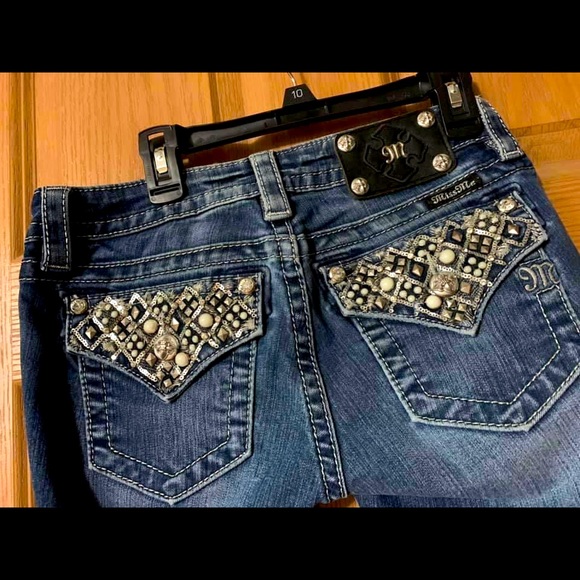 JustMegC's tweet photo. So good I had to share! Check out all the items I'm loving on @Poshmarkapp #poshmark #fashion #style #shopmycloset #missme #timberland #pyrex: https://t.co/gP0S1ywBHb https://t.co/4PkfHJZJFJ