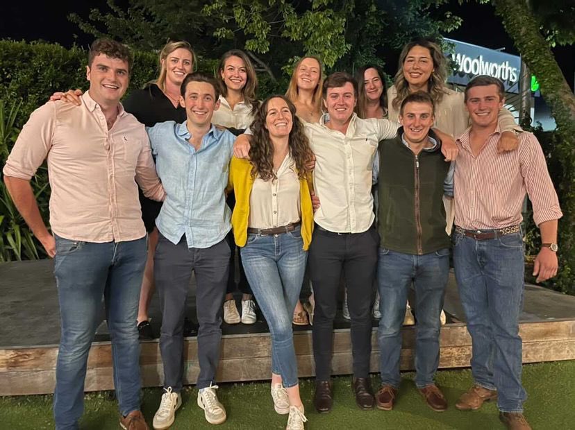 TommyLyonSmith's tweet photo. Always sad to leave such a great country with great people and excellent racing 🐎 🇦🇺Big thank you to @Austbloodstock for giving me a great experience on externship! @FlyingStartNews https://t.co/lbyzwQhDM9