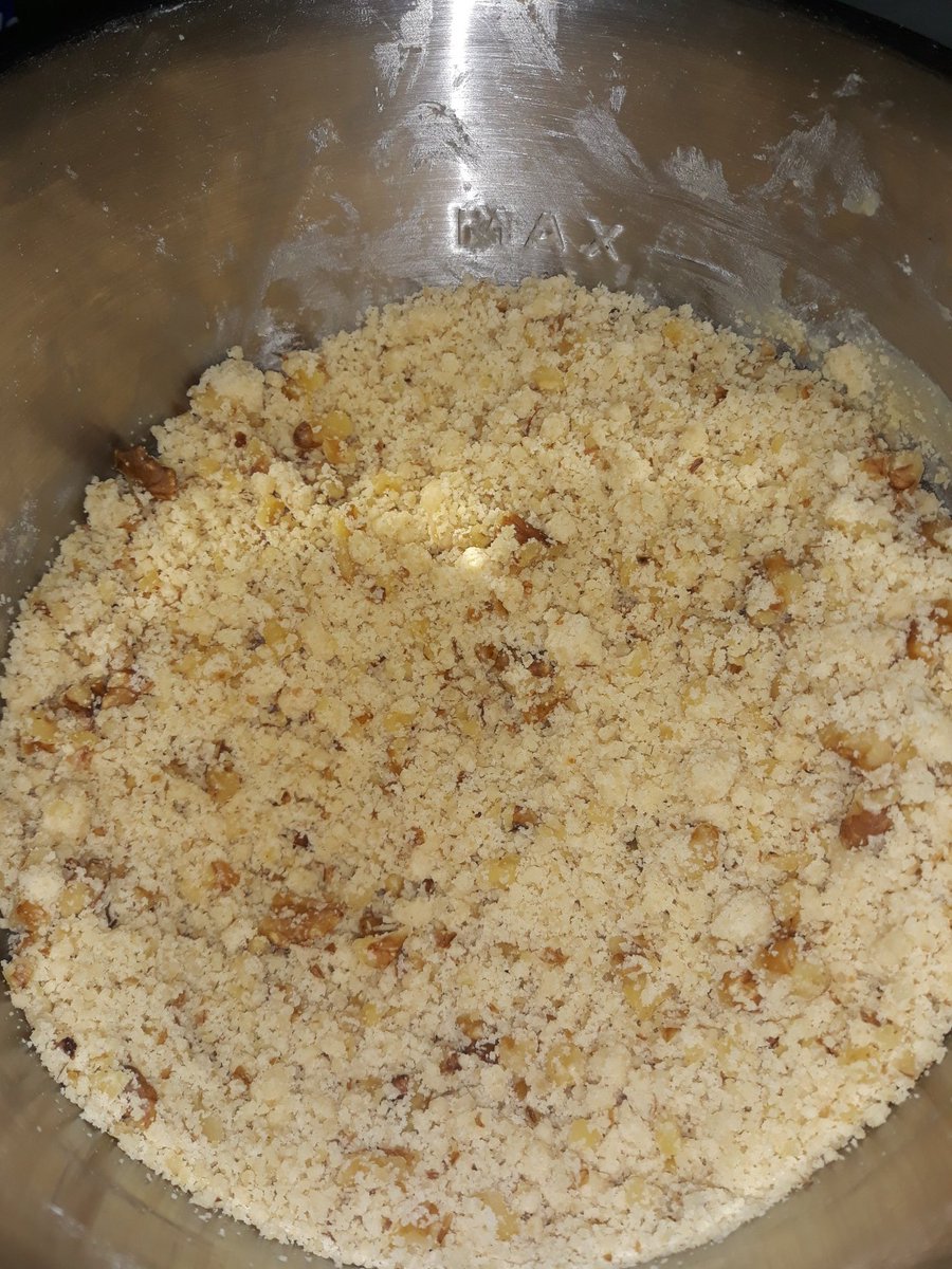 pushashark's tweet photo. The bored baker is at it again....cant wait to have tea once its done #WeekendTings #MJTheBoredBaker https://t.co/h5vpKykorK