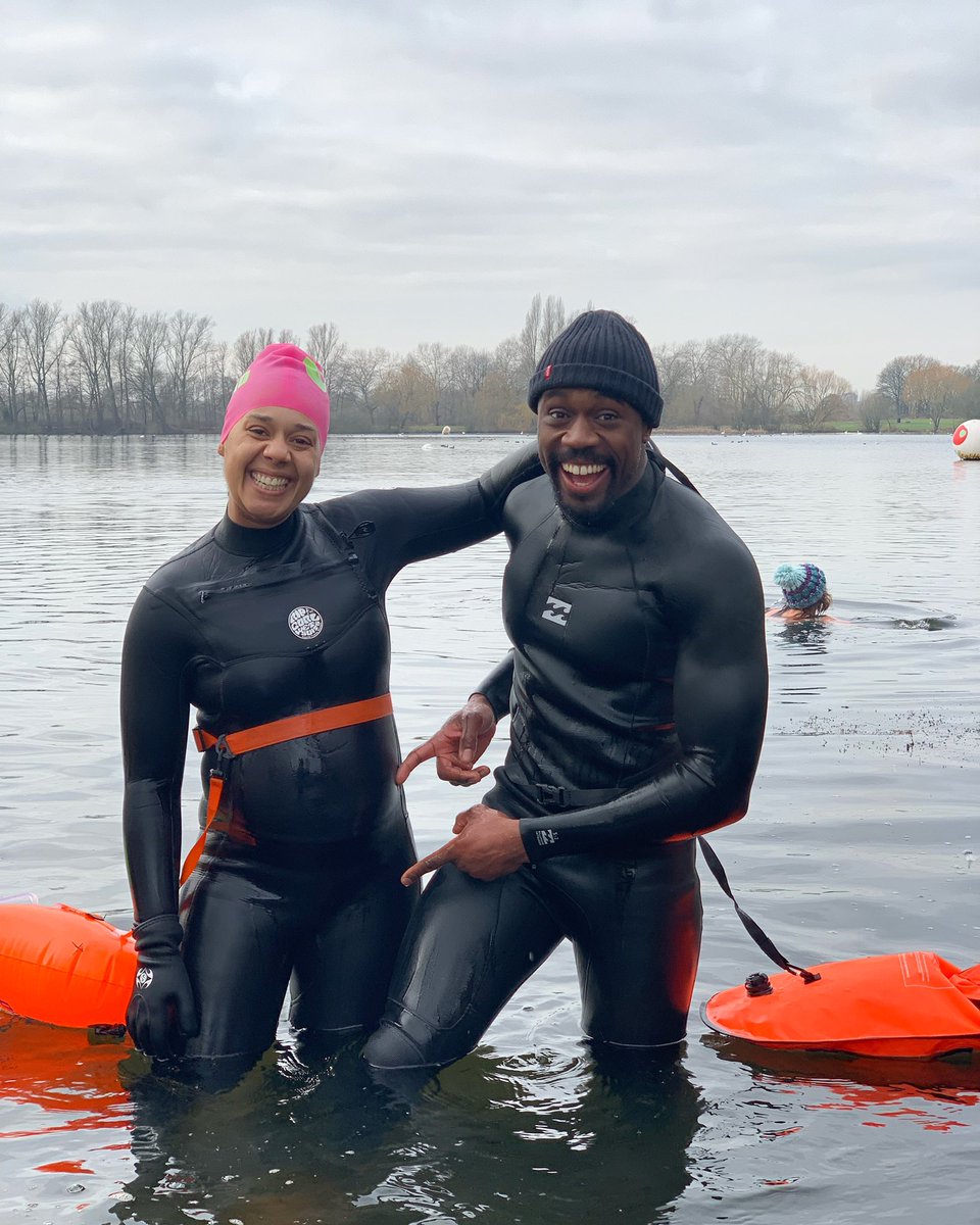 Who doesn’t love a family day out at the lake?! 😅

We just had to capture the moment for this swimming family to show to baby in the future 😍💙