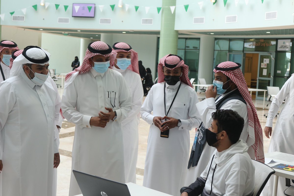 vttjazanu's tweet photo. مشاركة الفريق التقني في تنظيم هاكثون تطوير الالعاب والذي تم إنطلاقه بحضور سعادة وكيل الجامعة د.حسن إسحاق وعميد كلية الحاسب د.باسم ابو مسمار #GGJ22 #جامعة_جازان @JazanU_CSC @jazvolunt https://t.co/lIrjzCtpaj
