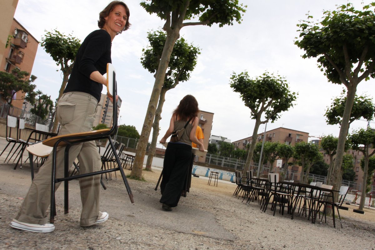 Tens carnet de conduir i vols col·laborar amb Arrels? Cerquem persones voluntàries per donar un cop de mà a l'equip de logística amb la recollida de donacions materials. Si vols col·laborar, entra a arrelsfundacio.org/colabora/volun…. Moltes gràcies!