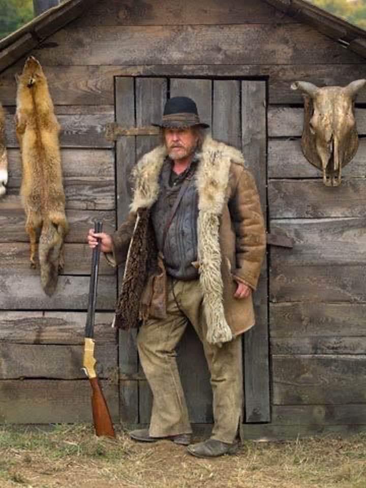 Ингэж амьдардаг юм уу даа хорвоогийн хаа нэг газарт …