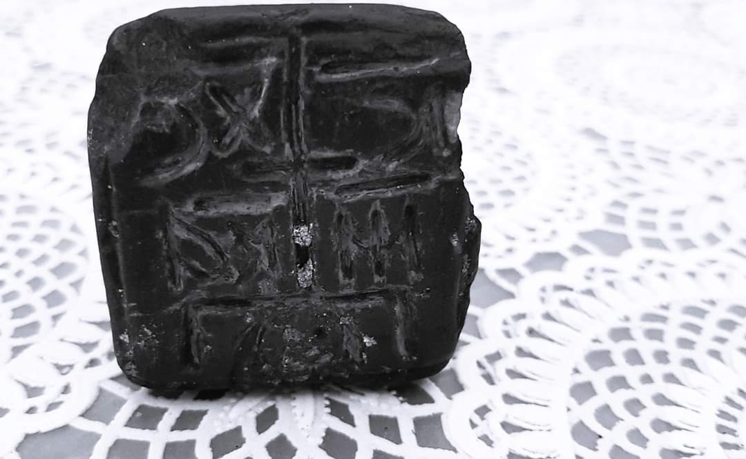 hateggeoparc's tweet photo. Do you know what a” pristolnic” is? 
A sort of seal that women placed on the sacramental bread. 
The tradition was that only older women should make sacramental bread.
#hateggeopark , #UniBuc #UNESCOGlobalGeopark #EGNetwork #pristolnic #seal #tradition #sacramentalbread https://t.co/9RJgKCpwvi