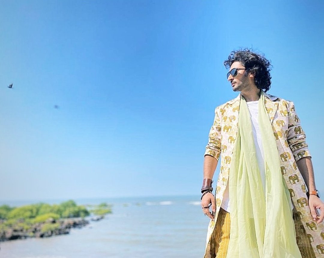 ParodyofSid's tweet photo. Ae dadda!! Sid G says hello angels!😎🤘🏻

#ZiddiDilMaaneNa #SidG #KunalKaranKapoor https://t.co/uBHsJ0mvSq