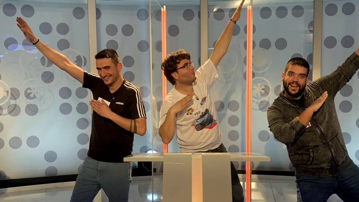 JoEnSeMesIB3's tweet photo. Enhorabona als #PoquesFeines, que seguiran la setmana que ve al #JoEnSéMésIB3 👏🏻
I gràcies a les #Variades i als #AmbCalma pels bons moments viscuts 😍 Fins aviat‼️
Tornam dilluns a les 21:30 h. a @IB3 🔛 https://t.co/i68DAxHdkf