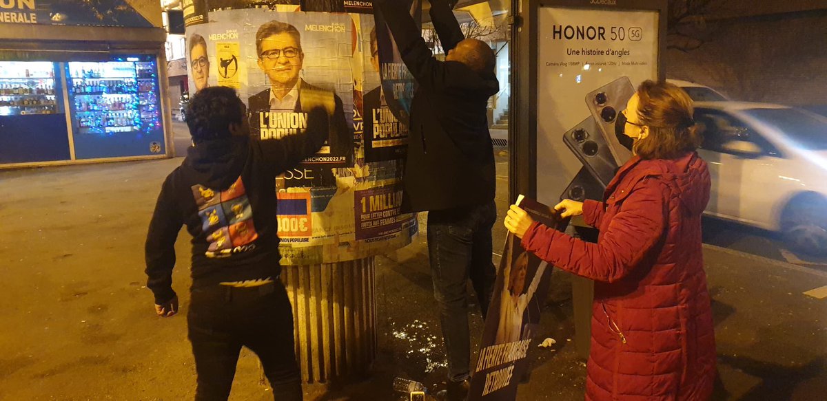 AvecVPecresse93's tweet photo. 🇫🇷 Grande opération de collage pour soutenir @vpecresse hier soir à #Gagny !

Ce week-end, retrouvez les équipes de #Pecresse2022 partout dans le département de la #SeineSaintDenis avec plus d’une dizaine d’actions militantes 👍 https://t.co/gEScr3jAzi