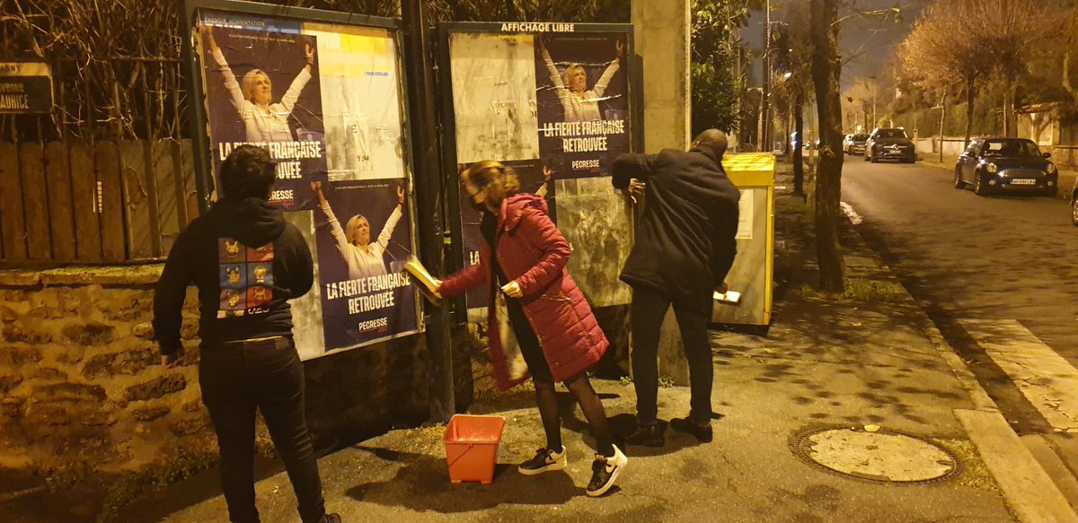 AvecVPecresse93's tweet photo. 🇫🇷 Grande opération de collage pour soutenir @vpecresse hier soir à #Gagny !

Ce week-end, retrouvez les équipes de #Pecresse2022 partout dans le département de la #SeineSaintDenis avec plus d’une dizaine d’actions militantes 👍 https://t.co/gEScr3jAzi