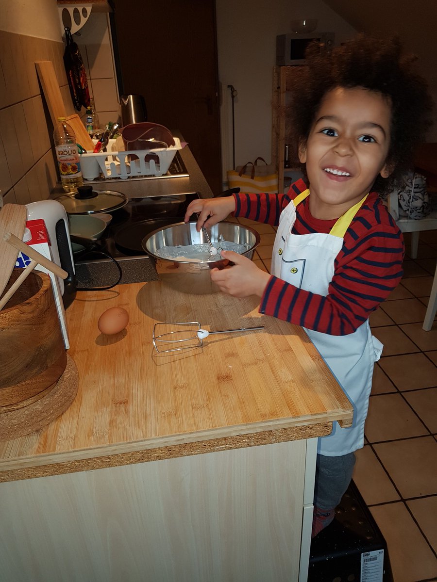 🤣🤣🤣🤣🤣 na mimi nasubiria chapati hapa 🤣