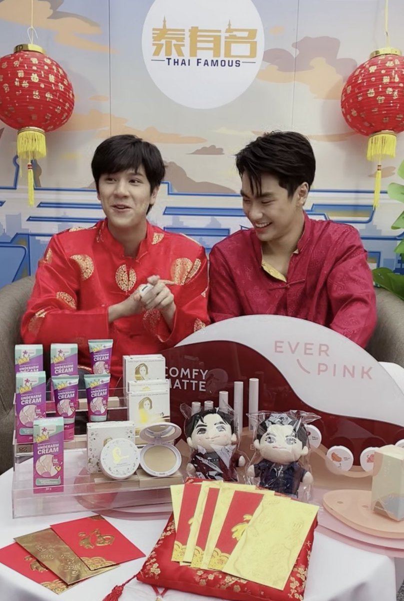 OhmNanonOFC's tweet photo. โดนเพื่อนตำหนิไปหนึ่งกรุบ 55555 #TFMxOhmNanon https://t.co/fl7qioqGXl