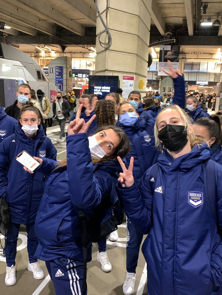 FCGBWomen's tweet photo. Bien parties et bien arrivées hier en terre bretonne avec la @SNCF ! 🚅

Rendez-vous à 14h30 pour ce #EAGFCGB 🔵⚪ https://t.co/AxxZ349RZ8