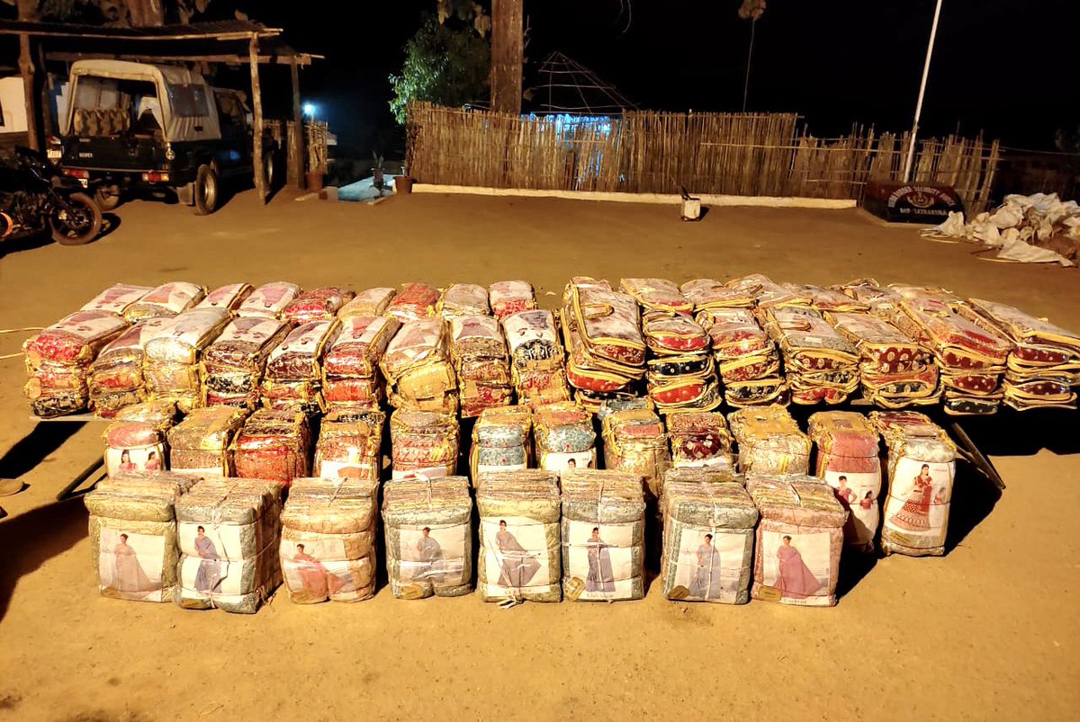 BSF_Meghalaya's tweet photo. On 28th Jan 2022, watchful troops of #BSF #Meghalaya once again foiled the smuggling attempt of miscreants and seized 35 #cattle alongwith clothing items and dry pea, total worth more than Rs. 14 lakh at different locations on Indo-Bangla #Border.
#JaiHind
#FirstLionOfDefence https://t.co/dEZqu1RORc