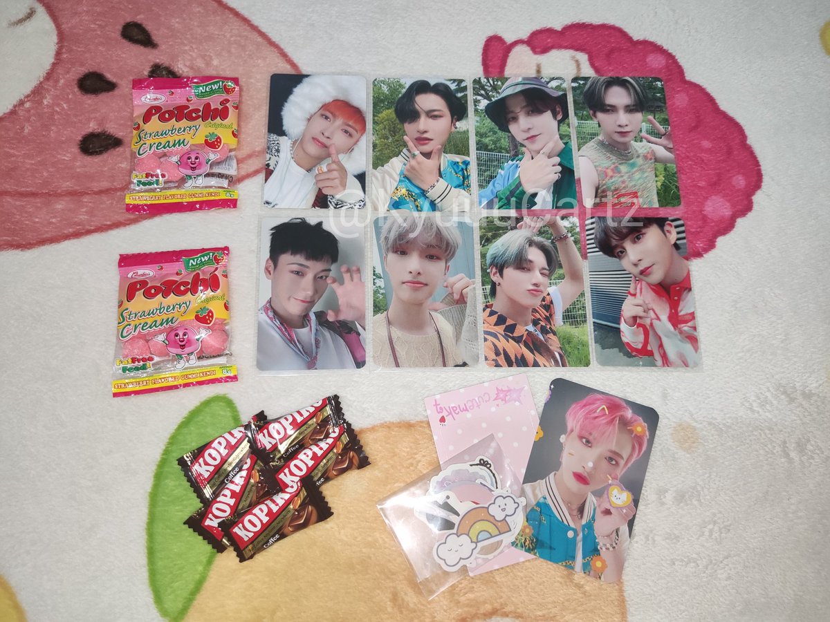 KyuuuCartz's tweet photo. Hi @winterlilyph, whosfan pc set has arrived safely! Thank you so much! 😊😊😊
#wntrlilyfeedbacks https://t.co/h4U1wkaSO8