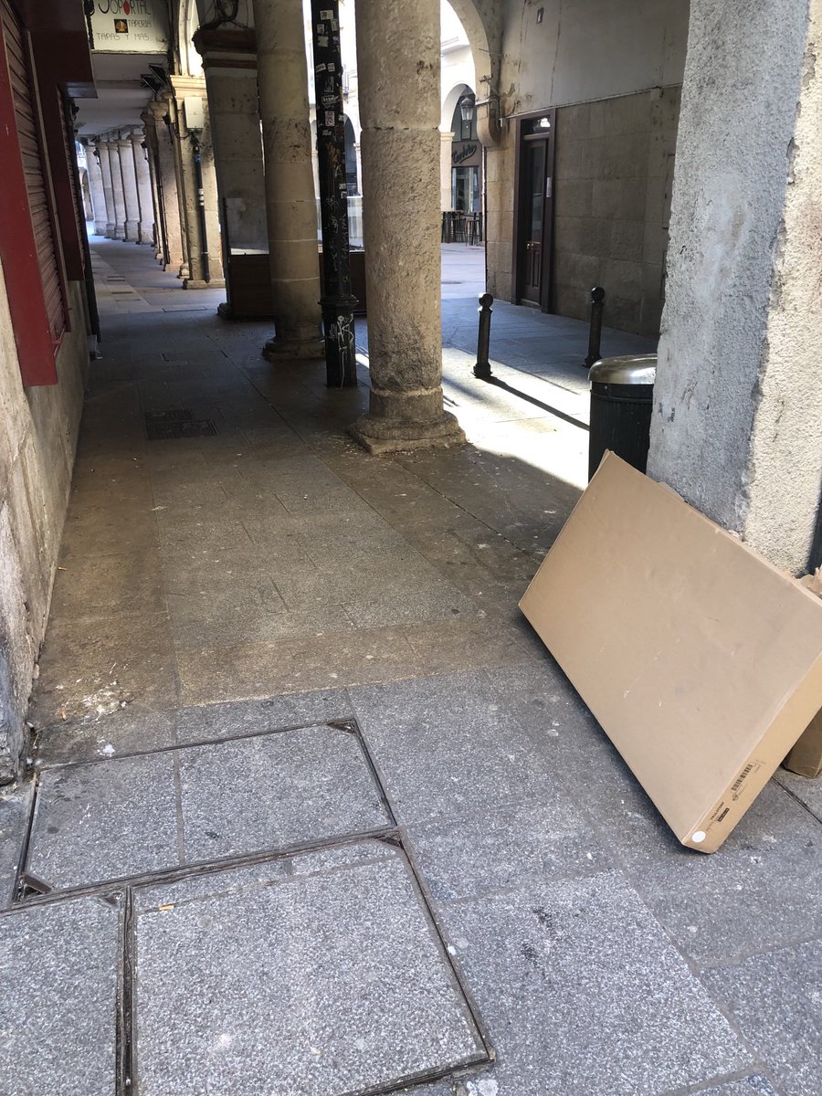 susinos's tweet photo. Siempre he presumido de Burgos en todos los sitios de España donde he estado, por la belleza de la ciudad y también por su limpieza. De un tiempo a esta parte de este último aspecto no puedo seguir haciéndolo https://t.co/SJ52JCgEjN
