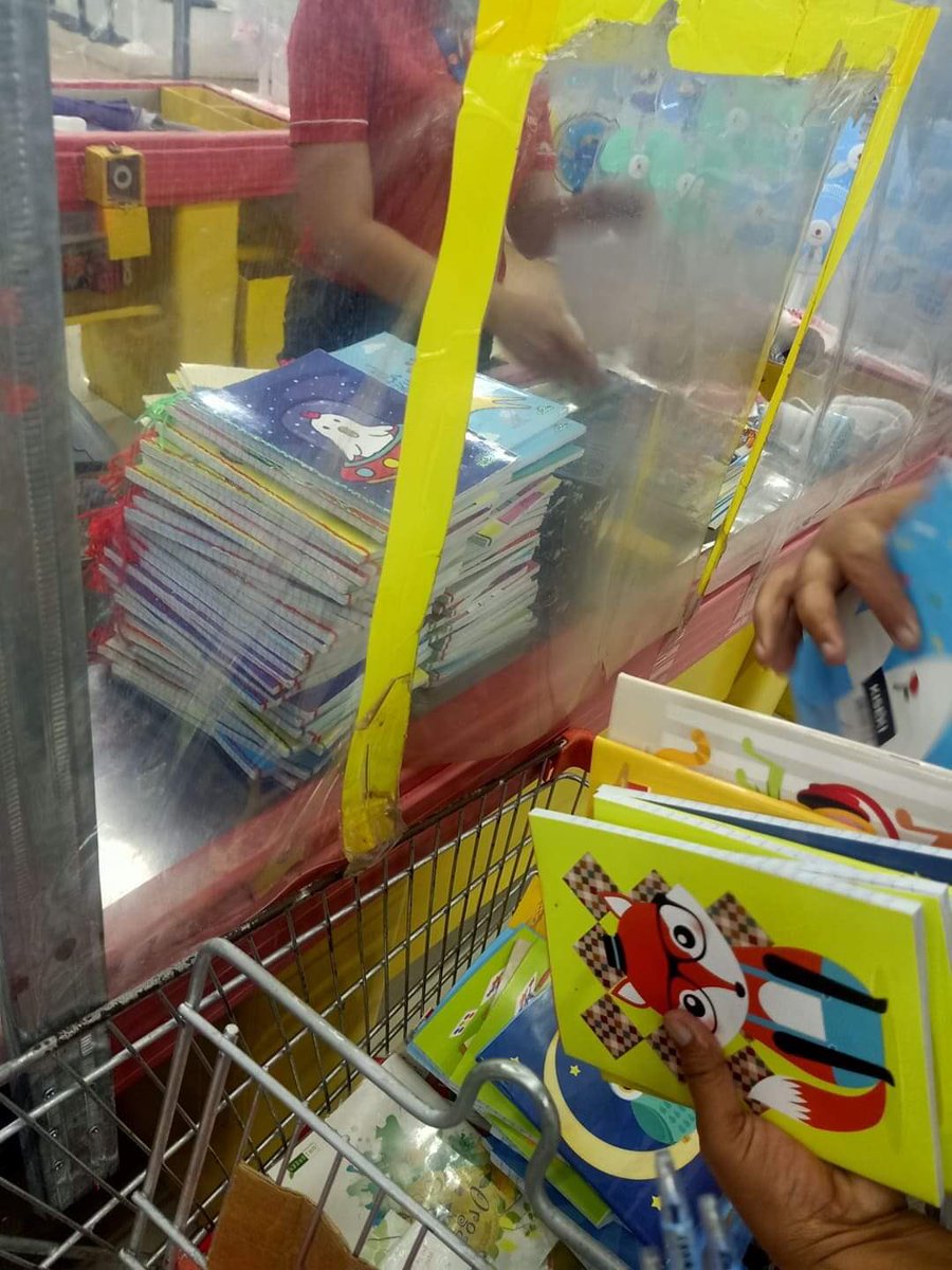 jahprodite's tweet photo. We also bought some school supplies for the childrens and other students na walang nasalbang gamit kahit isa 🥺💙 

First wave pa lang ‘to ng pamimigay natin with the help of your donations :D We will be giving out again after namin maship yung items niyo. https://t.co/q1DENoVc9P