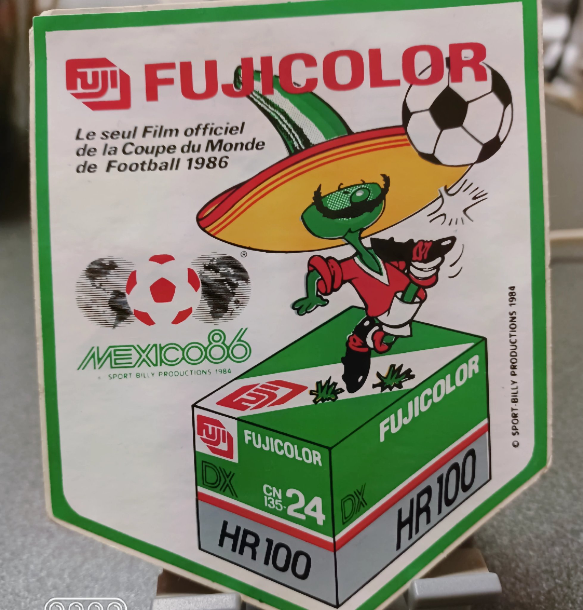 フロンタベイスターズ 自宅近くの駅前店にて 1986年メキシコワールドカップ レアステッカーを発見 富士カラーが公式スポンサー だったらしい アルゼンチン代表が優勝やディエゴマラドーナの活躍中は知ってるが メキシコ ワールドカップ 1986年