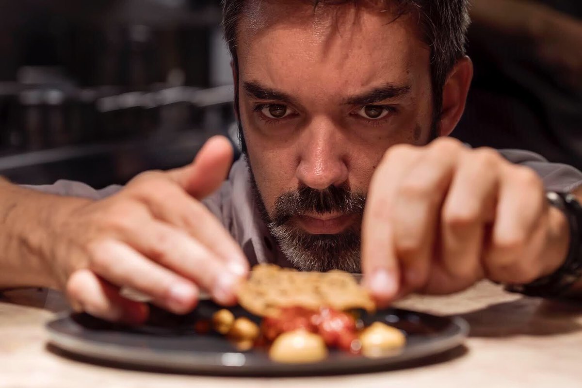 mckown_dav's tweet image. Delighted to announce that 2 Michelin Starred Chef : Henrique Sá Pessoa will be presenting his cuisine at the Skills for Chefs Conference : 29 &amp;amp; 30 June 2022 #slillsforchefs #chefconference #chefs #michelin