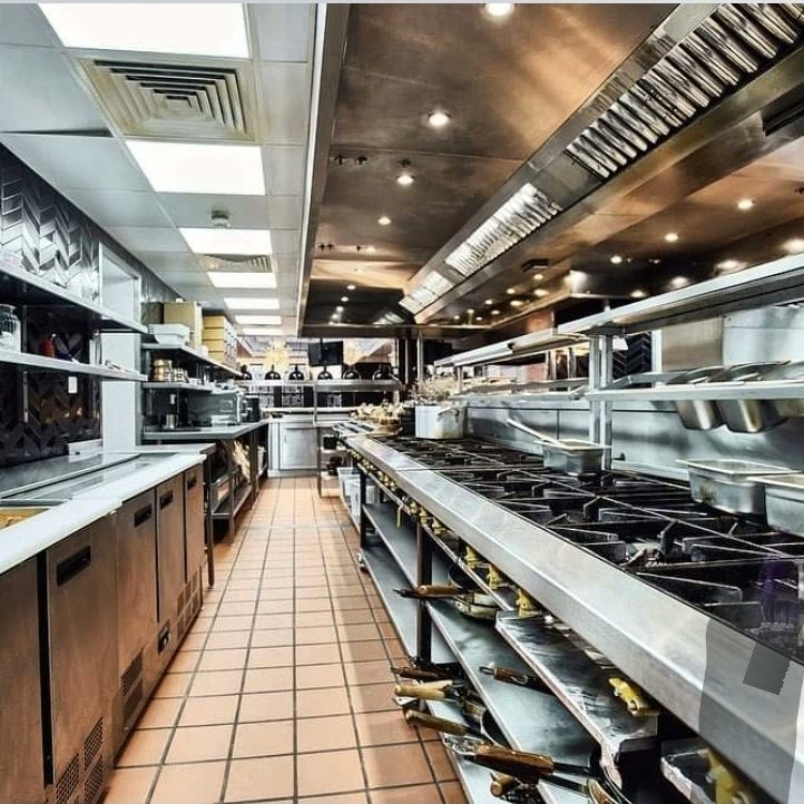 tipusultannottm's tweet photo. Our kitchen area is amazing! A huge range of cooking appliances &amp; an open view for diners to see, hear &amp; smell their meals being prepped. All set &amp; ready for service today 12noon - 11pm. 
📞 0115 648 3326 
#tipusultannottingham #Nottingham #curry #halal #dryrestaurant #dryjanuary https://t.co/Xbx0Uw1YQR