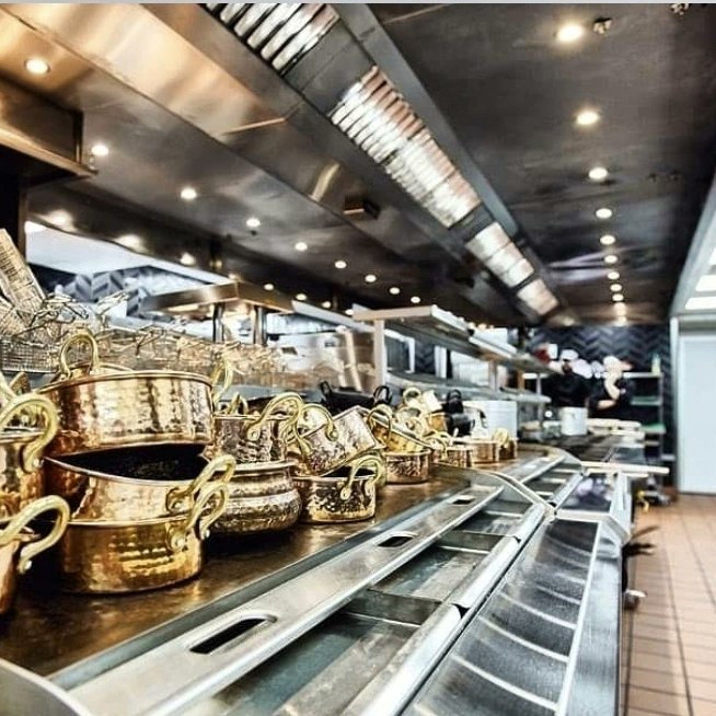 tipusultannottm's tweet photo. Our kitchen area is amazing! A huge range of cooking appliances &amp; an open view for diners to see, hear &amp; smell their meals being prepped. All set &amp; ready for service today 12noon - 11pm. 
📞 0115 648 3326 
#tipusultannottingham #Nottingham #curry #halal #dryrestaurant #dryjanuary https://t.co/Xbx0Uw1YQR