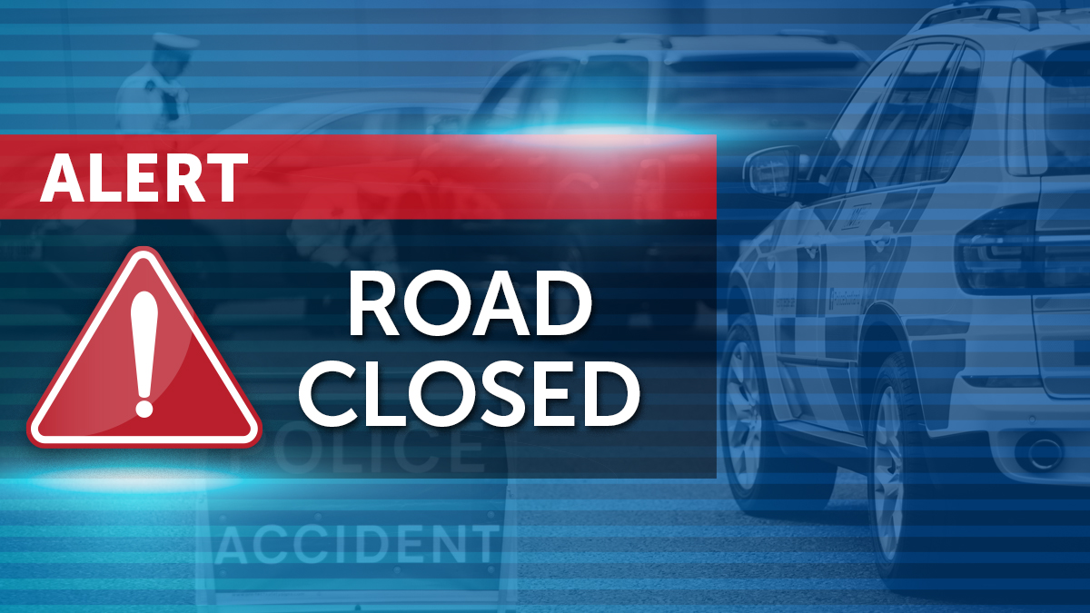 PSOSGreaterGlas's tweet photo. The M74 is closed in both directions near to Lanark at junction 10 and 11. Emergency services are on the scene. Diversions are in place with traffic travelling northbound off at J12 and traffic travelling southbound off at J9. Motorists are asked to avoid the area at this time. https://t.co/n39TcGbhWv