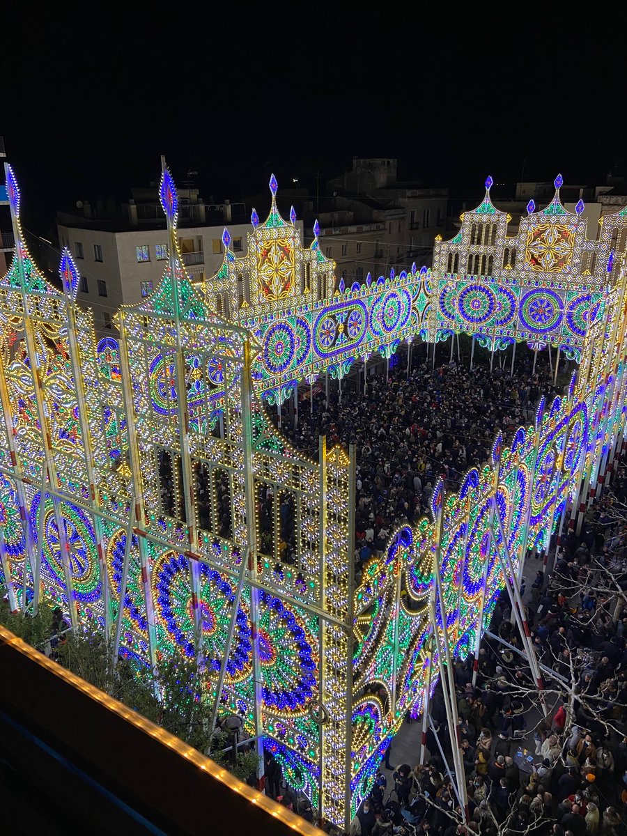 Explosió de llum!
Bones Decennals, vallenques, vallencs, forasteres i forasters!