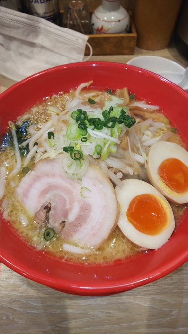友人から好きだった期間限定の信州白味噌ラーメン、今日の夜30食限定でまた出るぞと連絡きたので食べに来た食べに来るしかない! 