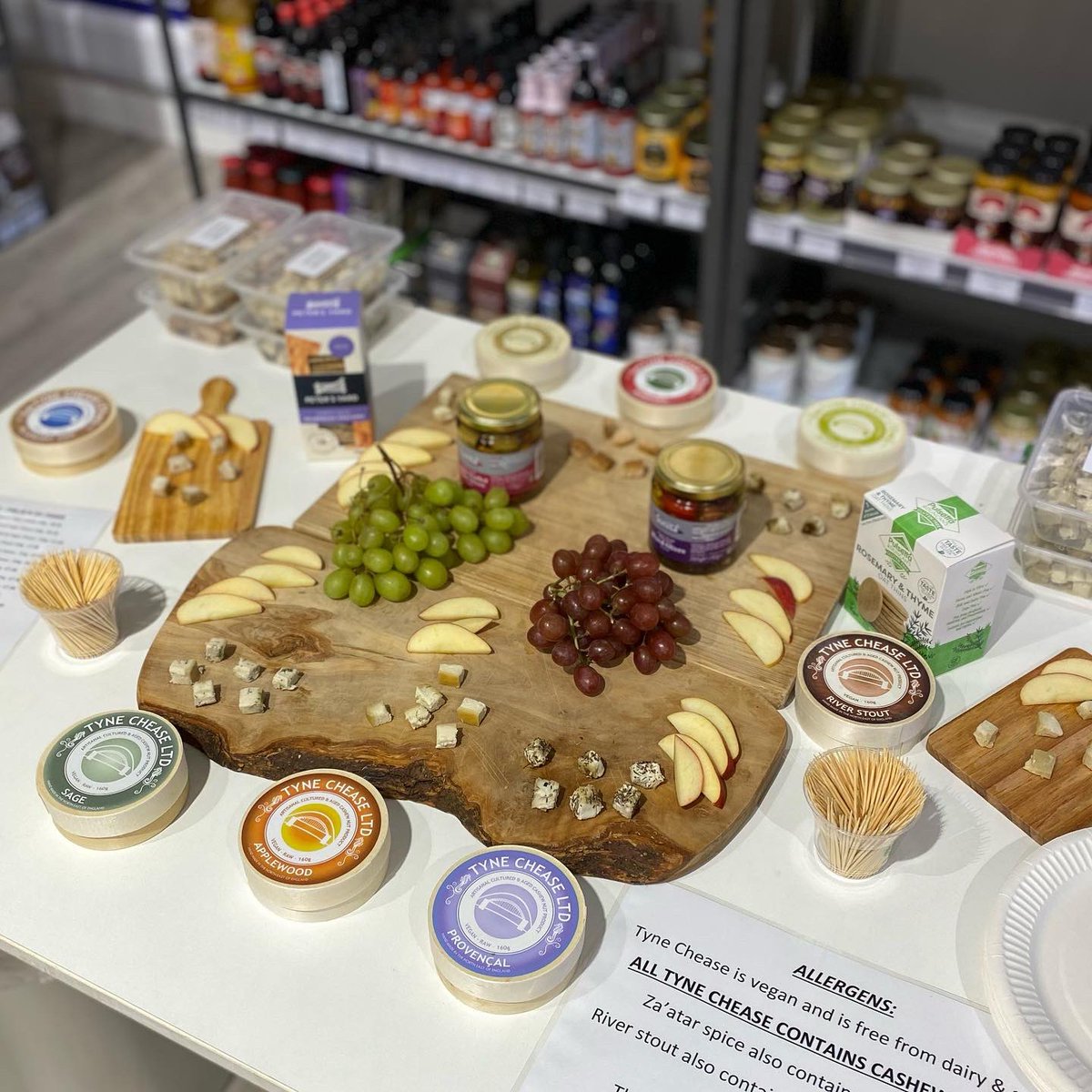 Our cheesy weekend is upon us 🧀 pop down to our @royalquayscentre this weekend during our opening hours to sample our wonderful @tynechease 💚 even better, there’s 10% off ALL Tyne Chease both in-store and online this #veganuary 🌱
•
Shop now - alternativestores.com/collections/ty…