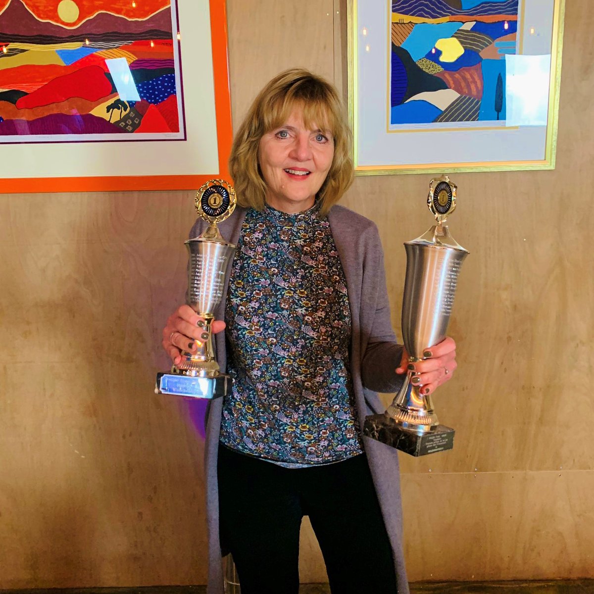 Onze fractievoorzitter Annemarie den Daas is uitgeroepen tot Politicus van het Jaar in Hilversum! 🥳 

Hiermee schrijft <a href="/Daasje/">Annemarie den Daas 🇳🇱🇪🇺🇺🇦</a> geschiedenis. Want het is de 1e keer dat iemand zowel de publieks- áls de vakprijs wint.

Wij zijn supertrots. Meer lezen? 👇
gooieneembode.nl/extra/262410/a…