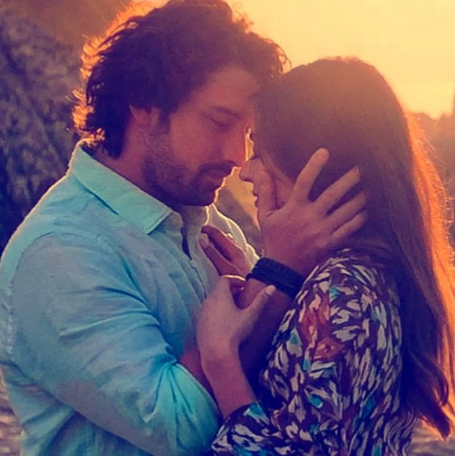 The intimacy of the moment.. 💚💙
#AyçaAyşinTuran #AlpNavruz