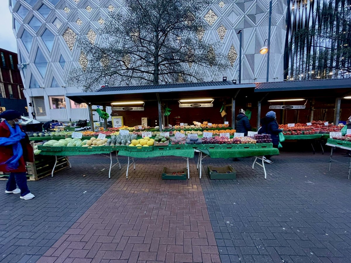 🌪Happy windy Saturday🌪
Now do one storm Malik no offence but  we’ve got work!! 🤯💨 
Not to mention it’s playing havoc with Damian’s “do”😂
We’re still here all day 
With plenty of amazing quality produce 
Come down and check us out 🙏🏻

<a href="/LeedsMarkets/">Leeds Markets</a> <a href="/damianjwarner/">damian</a> @JimBinary