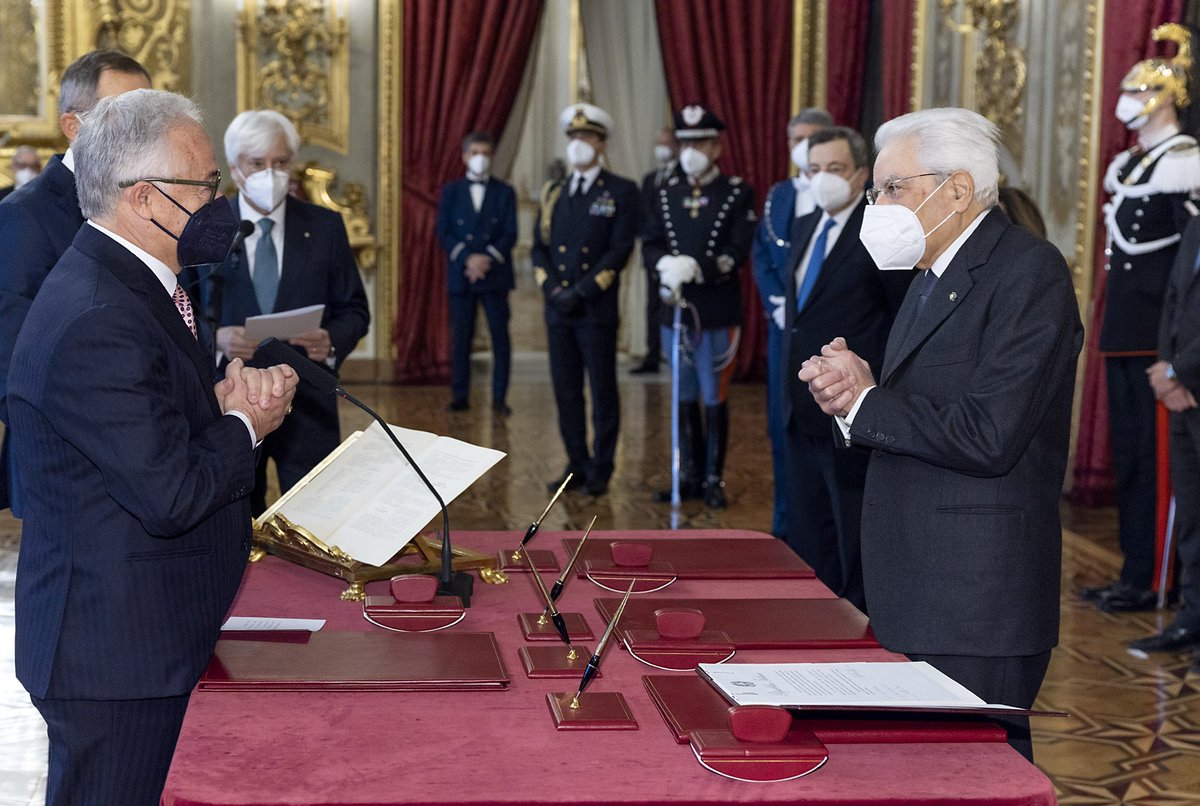 Al Palazzo del #Quirinale ha prestato giuramento dinanzi al Presidente della Repubblica Sergio #Mattarella il Giudice della Corte Costituzionale Filippo Patroni Griffi eletto dal Consiglio di Stato il 15 dicembre 2021