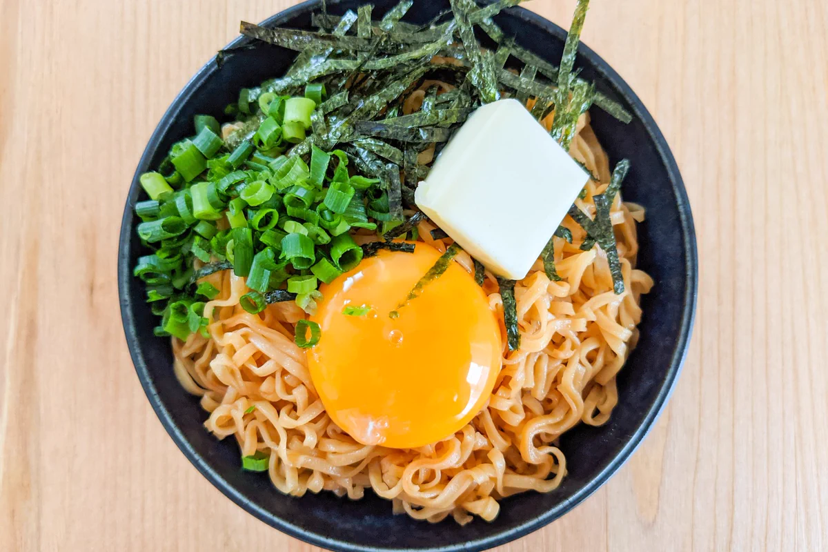 バターやごま油との組み合わせが美味しそう！「チキンラーメン」のアレンジレシピ！