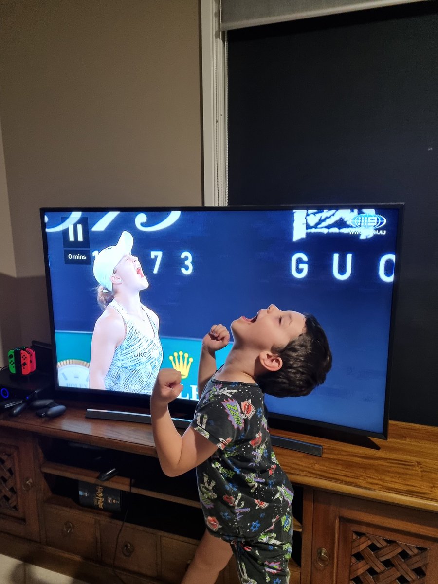 hellyeah09's tweet image. Way to go @ashbarty ! #jimmybashgoesforash #bartyparty #AusOpen