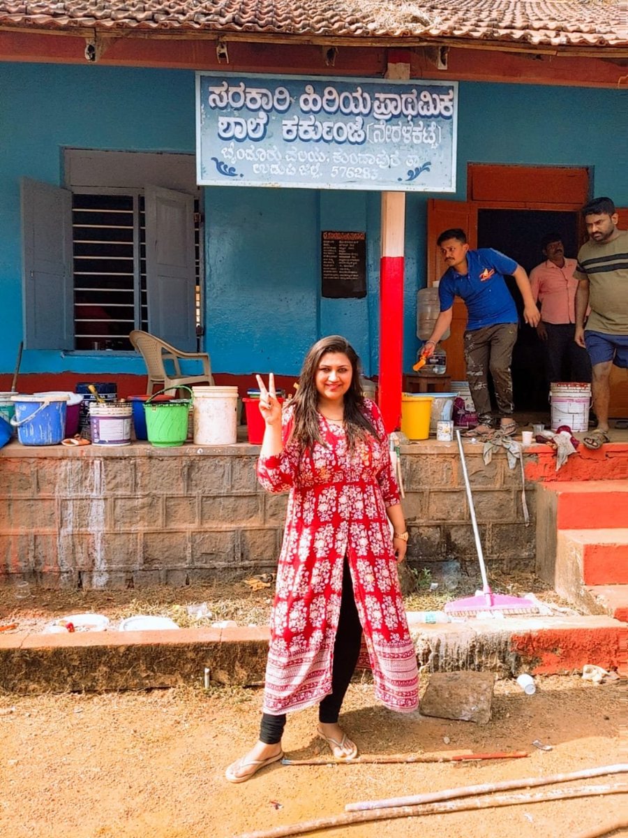 'ಸರಕಾರಿ ಶಾಲೆ ಉಳಿಸಿ ಅಭಿಯಾನ'- 11ನೇ ಶಾಲೆ!! 
 ಸರಕಾರಿ ಹಿರಿಯ ಪ್ರಾಥಮಿಕ ಶಾಲೆ, ಕರ್ಕುಂಜೆ!!
#ಕನ್ನಡಮನಸುಗಳುಪ್ರತಿಷ್ಠಾನ
60ಕ್ಕೂ ಹೆಚ್ಚು ಸ್ವಯಂಸೇವಕರು ಬೆಳಿಗ್ಗೆ 7ಘಂಟೆಯಿಂದ ಕೆಲಸ ಮಾಡಿ ಈ ಶಾಲೆಗೆ ಬಣ್ಣ ಹಚ್ಚಿ ಚಂದವಾಗಿಸಿದ್ದಾರೆ.. ಅವರೊಂದಿಗೆ ನನ್ನ ಅಳಿಲು ಸೇವೆ!!