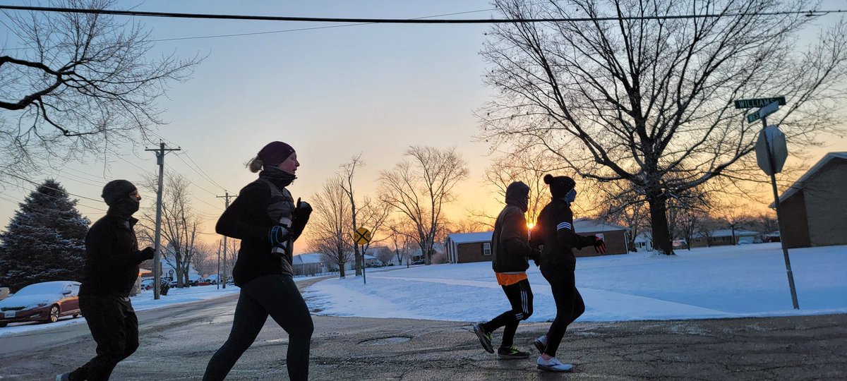 cincityrun's tweet photo. Days like these harden you....show you that nothing stands between you and the finish line...not even a little cold and a little snow..  #longrunsaturday https://t.co/U5w8KemnaK https://t.co/MZN0rauTL4