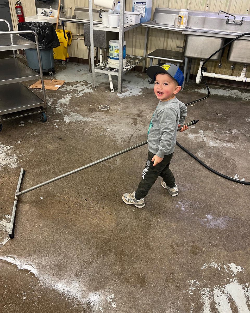 barbqkingnc's tweet image. We had a big helper this morning.  #thirdgeneration