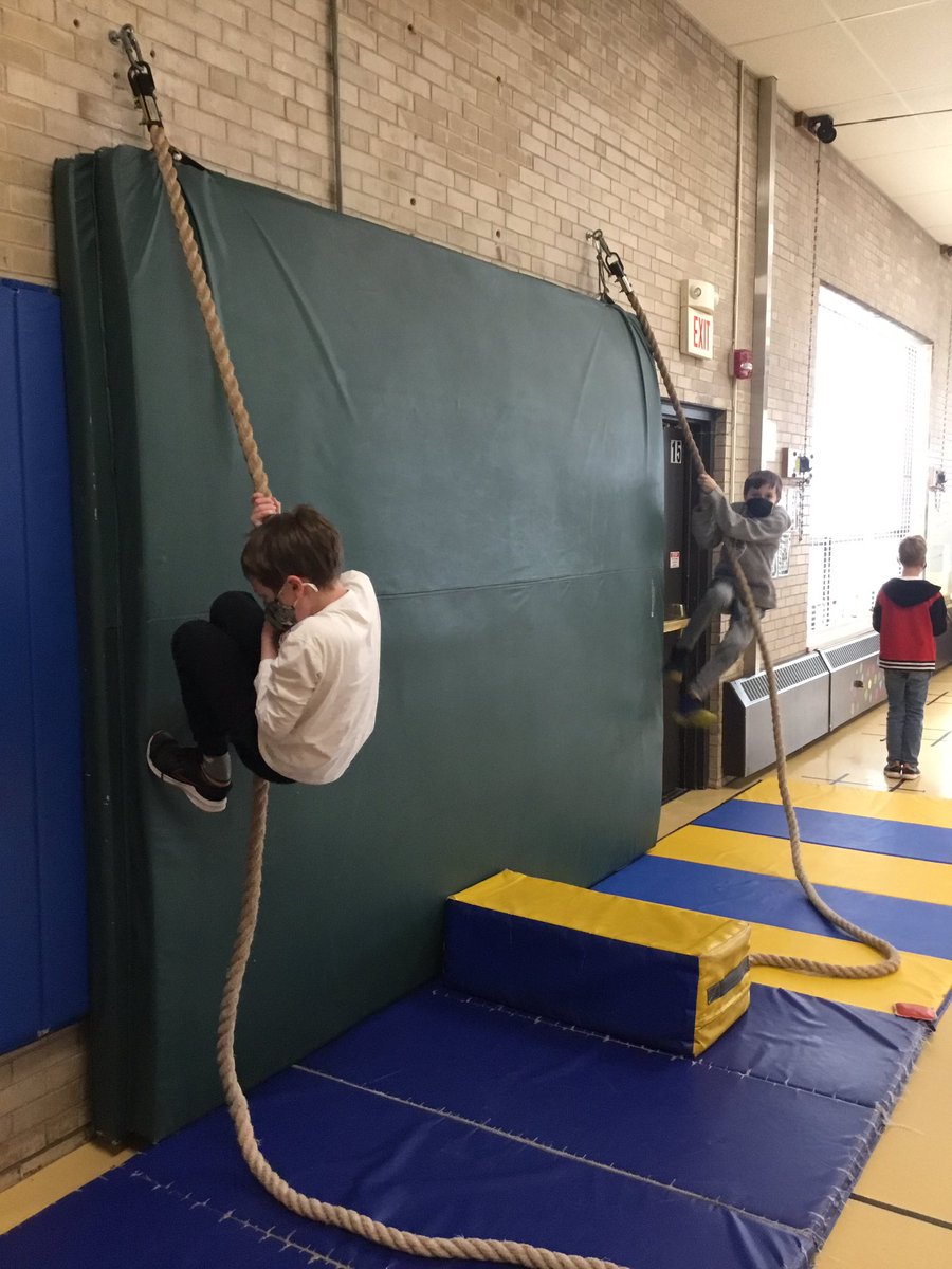 ZacharyBeyer3's tweet photo. Students loving the gymnastics unit at Field! @D64News @FieldD64 #d64smiles #engageD64 #fabfield64 #physed #d64PE https://t.co/rXG6CsblLe