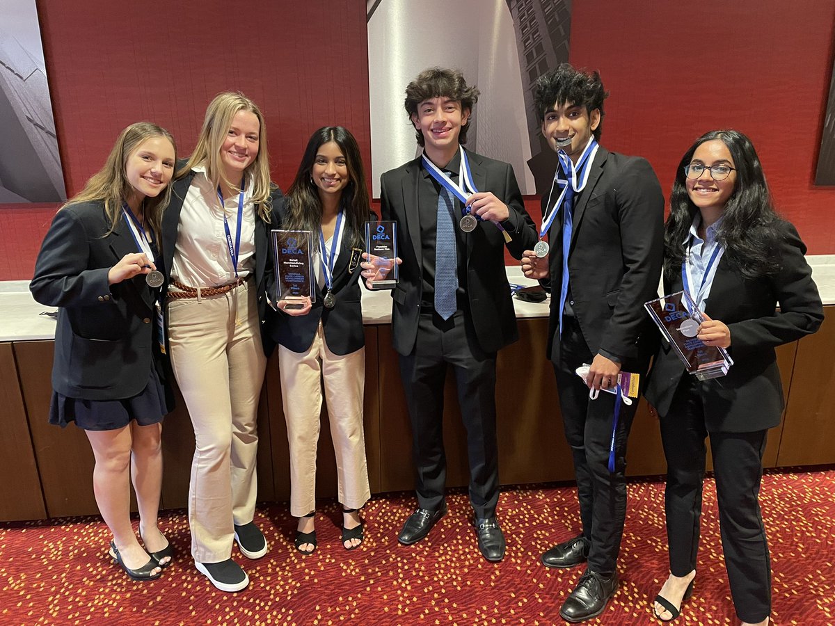 cambridgemkting's tweet photo. What a great job done by these six kids at DECA State competition this week! Two State Campions 😁🏆🥇, one State Runner up 🥈and two others placing and qualifing for Internationals. @CambridgeHS1 @AgansPrincipal #GaDeca #gadeca https://t.co/9TKLtaFms4