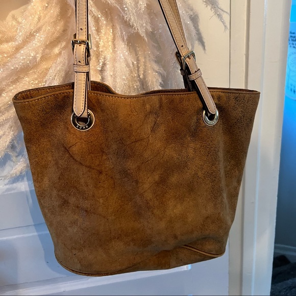 CandyMidvale's tweet image. So good I had to share! Check out all the items I'm loving on @Poshmarkapp #poshmark #fashion #style #shopmycloset #michaelkors: posh.mk/I7wkuXxqdnb