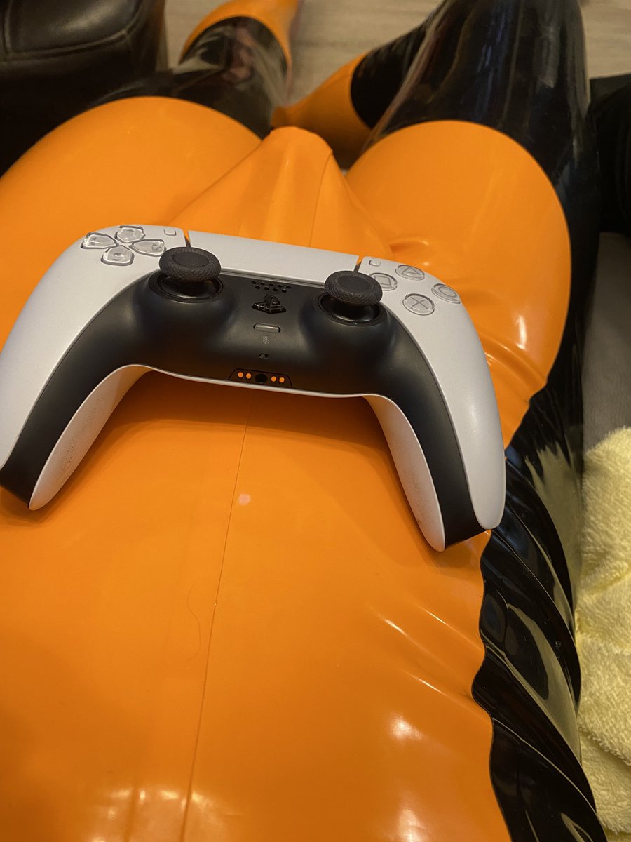 Spending the weekend with video games 🥰