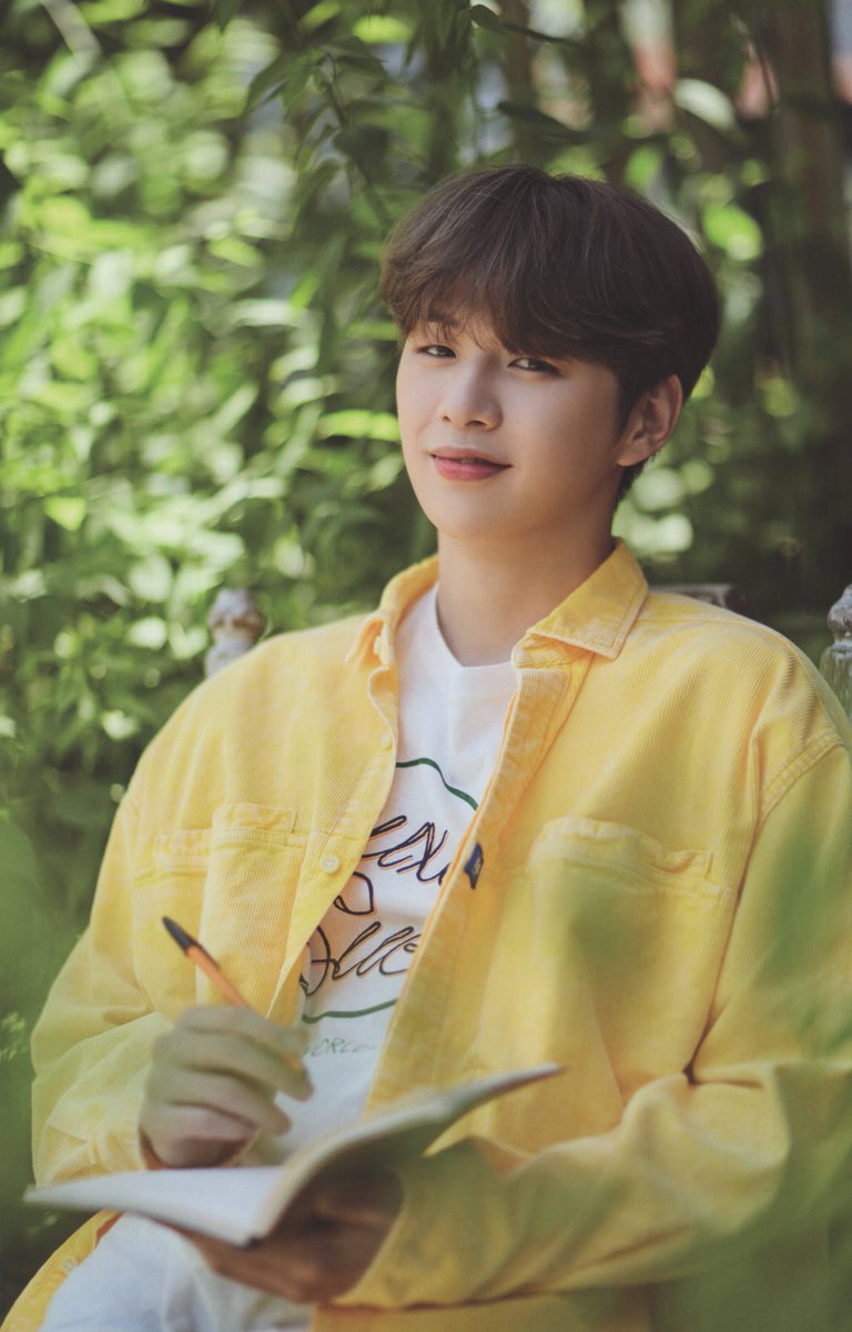 amouredaniel's tweet photo. We love greens 🍀
#DanitySelcaDay #DSD #강다니엘 #KANGDANIEL @konnect_danielk https://t.co/oftgAoJ7ea