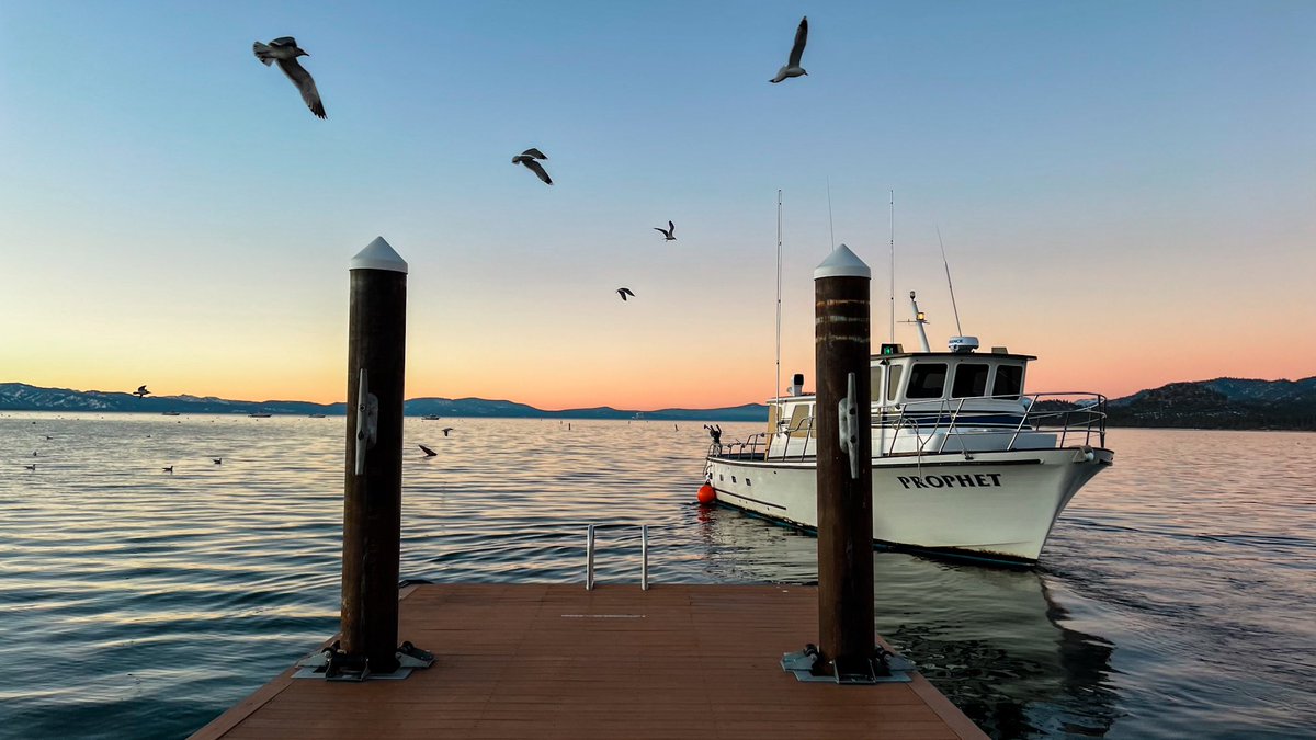 nev_in_color's tweet photo. Lake Tahoe as seen by my iPhone. https://t.co/gEJpNs3qgw