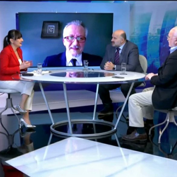 pavicevicj's tweet photo. U emisiji "Hej Sloveni "https://t.co/vA5AV3dBMt 14.jan, sa aspekta strateških komunikacija, kod urednika @SenadPecanin, novinara i advokata, prof. dr. Žarka Koraća, psihologa i prof.dr. @SrdjaPavlovic, istoričara, o slučaju Novaka Đokovića, prije donošenja konačne odluke. https://t.co/qNAx6JdN3V