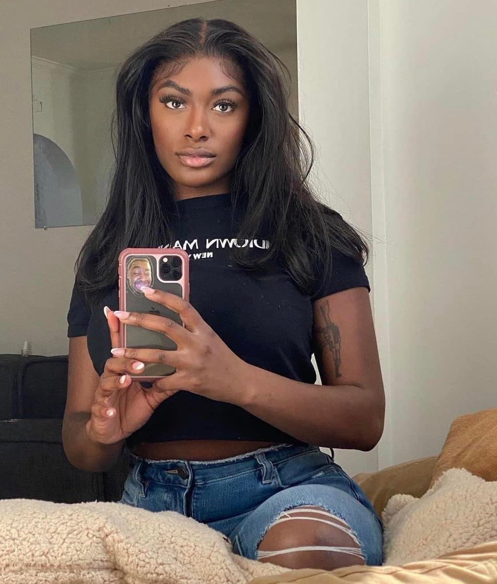 _SJPeace_'s tweet image. Lauren Smith Fields, a 23 y/o Black woman went on a date w/ a 37 y/o white man, Matthew LaFountain, she met on Bumble. He was the last person to see her alive &amp;amp; was the one who reported her death.He wasn’t questioned!

She was found drugged to death in her apartment

SAY HER NAME